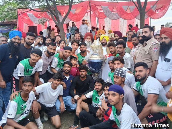 ਬਾਬਾ ਗੁਰਮੁਖ ਦਾਸ ਸਪੋਰਟਸ ਕਲੱਬ ਟਾਂਗਰਾ ਵੱਲੋਂ ਕਰਵਾਏ ਗਏ ਫੁਟਬਾਲ ਟੂਰਨਾਂਮੈਂਟ ਸਮਾਪਤ।ਜੇਤੂ ਟੀਮਾਂ ਨੂੰ ਸਨਮਾਨਿਤ ਕੀਤਾ ਗਿਆ।