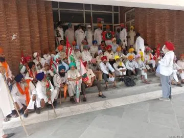 ਕੁੱਲ ਹਿੰਦ ਕਿਸਾਨ ਮਹਾਸਭਾ ਵੱਲੋਂ ਅੰਮ੍ਰਿਤਸਰ ਵਿੱਚ ਰੋਸ ਪ੍ਰਦਰਸ਼ਨ, ਡਿਪਟੀ ਕਮਿਸ਼ਨਰ ਨੂੰ ਮੰਗ ਪੱਤਰ ਸੌਂਪਿਆ