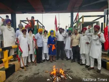 ਸੰਯੁਕਤ ਕਿਸਾਨ ਮੋਰਚੇ ਦੇ ਸੱਦੇ ਤੇ  ਅਜ ਅਟਾਰੀ ਨਜ਼ਦੀਕ ਛਿੱਡਣ ਟੋਲ ਪਲਾਜ਼ਾ ਤੇ ਸੈਂਕੜੇ ਕਿਸਾਨ ਮਜ਼ਦੂਰਾਂ ਵੱਲੋਂ ਰੋਹ ਭਰਪੂਰ ਰੋਸ ਮੁਜ਼ਾਹਰਾ ਅਤੇ ਧਰਨਾ ਦਿੱਤਾ ਗਿਆ