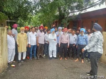 ਮੁਲਾਜਮਾ ਅਤੇ ਪੈਨਸ਼ਨਰਾਂ ਨੇ ਤੀਜੇ ਦਿਨ ਪਾਵਰ ਕਲੋਨੀ ਮਜੀਠਾ ਰੋਡ ਸਰਕਾਰ ਵਿਰੁੱਧ ਕੀਤੀ ਨਾਅਰੇਬਾਜ਼ੀ ।