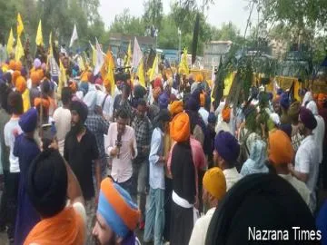 ਇੰਡੀਅਨ ਸਟੇਟ ਦੀਆਂ ਵੱਖ ਵੱਖ ਜੇਲ੍ਹਾਂ 'ਚ ਗੈਰ-ਕਾਨੂੰਨੀ ਤੌਰ 'ਤੇ ਸਜਾਵਾਂ ਪੂਰੀਆਂ ਕਰ ਚੁੱਕੇ ਬੰਦੀ ਸਿੰਘਾਂ ਅਤੇ ਹੋਰ ਹੱਕੀ ਮੰਗਾਂ ਲਈ ਸੰਗਤਾਂ ਨੂੰ ਆਪਣੀ ਅਵਾਜ਼ ਬੁਲੰਦ ਕਰਨ ਲਈ ਨਹੀ ਜਾਣ ਦਿੱਤਾ ਗਵਰਨਰ ਹਾਊਸ...