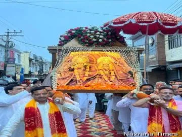 ਵੀਐਚਪੀ ਅਤੇ ਬਜਰੰਗ ਦਲ ਦੇ ਅਹੁਦੇਦਾਰਾਂ ਨੇ ਜਨਮ ਅਸ਼ਟਮੀ ਦੀ ਪ੍ਰਭਾਤ ਫੇਰੀ ਦਾ ਫੁੱਲਾਂ ਦੀ ਵਰਖਾ ਕਰਕੇ ਕੀਤਾ ਸਵਾਗਤ