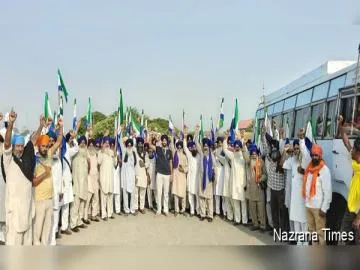 ਚੰਡੀਗੜ੍ਹ ਪ੍ਰਸ਼ਾਸਨ ਵੱਲੋਂ ਕਿਸਾਨਾਂ ਨੂੰ ਸ਼ਾਂਤਮਈ ਕੈਂਡਲ ਮਾਰਚ ਕਰਨ ਤੋਂ ਰੋਕਣ ਦੀ ਕੋਸ਼ਿਸ਼; ਕਿਸਾਨਾਂ ਨੇ ਰੁਕਾਵਟਾਂ ਦੇ ਬਾਵਜੂਦ ਕੀਤਾ ਮਾਰਚ