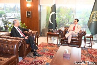 Federal Ombudsman Naveed Kamran Baloch meets Senate Chairman Yousuf Raza Gilani; former PM congratulates him on appointment