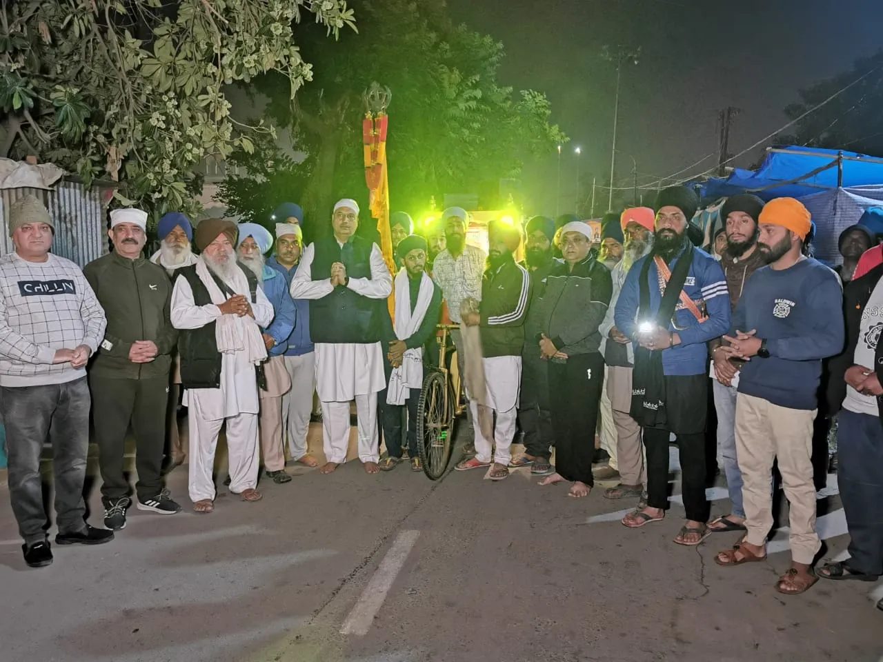 ਗੁਰੂ ਨਾਨਕ ਦੇਵ ਜੀ ਦੇ ਪ੍ਰਕਾਸ਼ ਪੁਰਬ ਨੂੰ ਸਮਰਪਿਤ 13ਵੀਂ ਪ੍ਰਭਾਤ ਫੇਰੀ 'ਚ ਵੱਡੀ ਗਿਣਤੀ ਵਿੱਚ ਸੰਗਤਾਂ ਨੇ ਭਰੀ ਹਾਜਿਰੀ