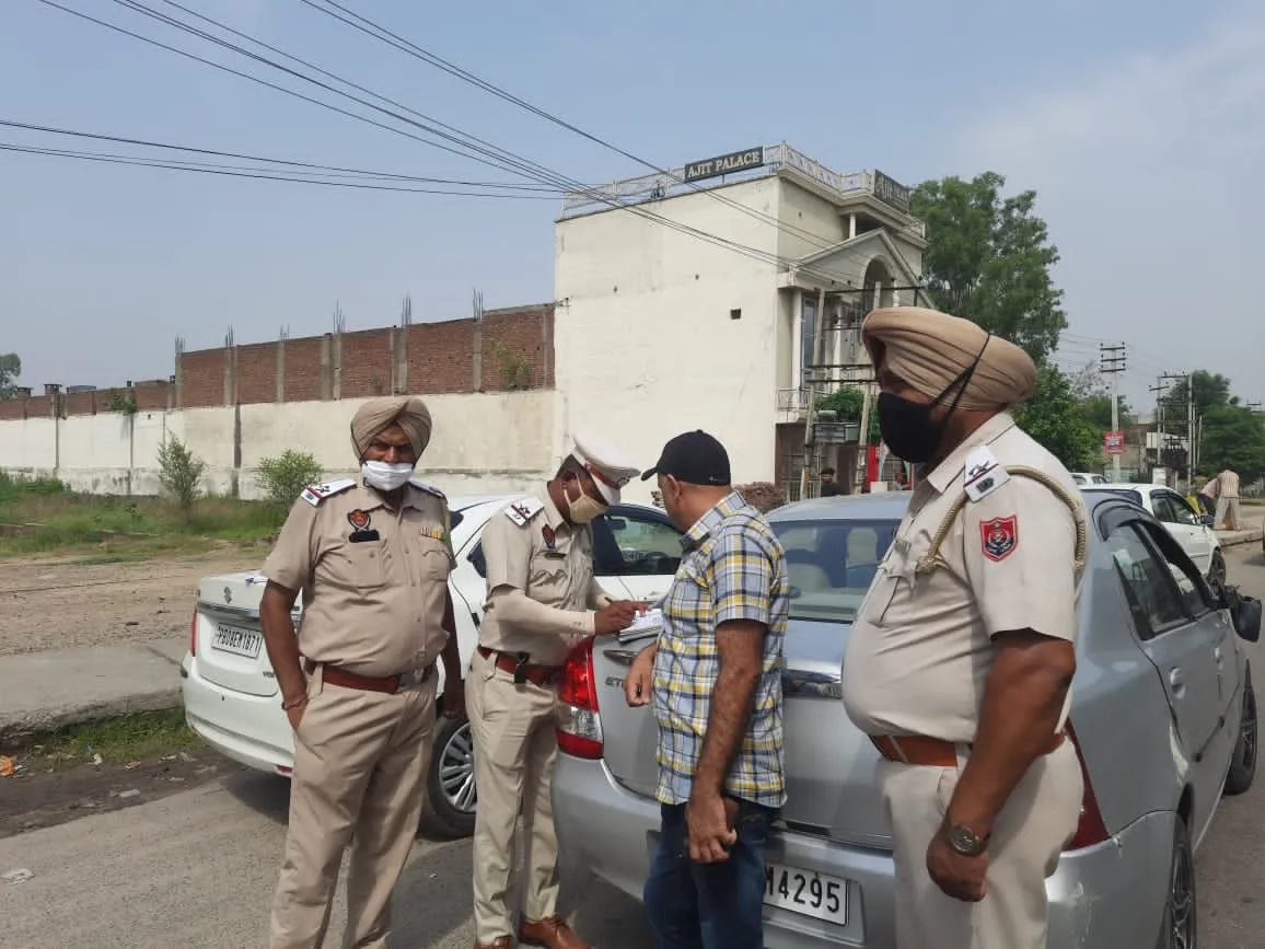 ਟਰੈਫਿਕ ਨਿਯਮਾਂ ਦੀ ਪਾਲਣਾ ਦੇ ਨਾਲ ਨਾਲ ਮਾਸਕ ਦੀ ਵਰਤੋਂ ਬਨਾਈ ਜਾਵੇ ਯਕੀਨੀ -ਦਵਿੰਦਰ ਕੁਮਾਰ