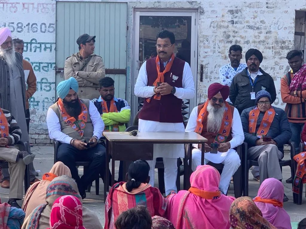 ਅਕਾਲੀ ਦਲ ਛੱਡ ਭਾਜਪਾ 'ਚ ਸ਼ਾਮਲ ਹੋਣ ਤੋਂ ਬਾਅਦ ਗਟਰੇ ਨੇ ਹਲਕਾ ਬਾਘਾਪੁਰਾਣਾ 'ਚ ਵੱਡੀਆਂ  ਸਰਗਰਮੀਆਂ:-ਮੋਦੀ ਦੀ ਰੈਲੀ ਸਬੰਧੀ ਕੀਤੀ ਮੀਟਿੰਗ ਕਈ ਪਰਿਵਾਰ ਬੀ ਜੇ ਪੀ 'ਚ ਕੀਤੇ ਸ਼ਾਮਲ
