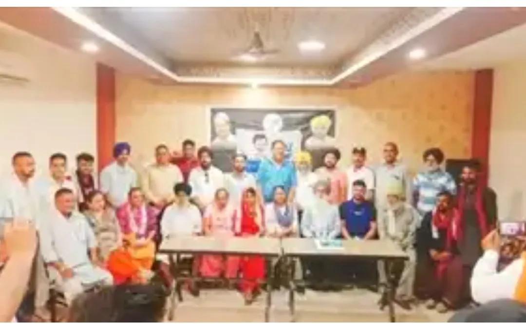 ਰਵਾਇਤੀ ਪਾਰਟੀਆਂ ਦਾ ਖਹਿੜਾ ਛੱਡ ਦਰਜਨਾਂ ਪਰਿਵਾਰ ਆਪ 'ਚ ਸ਼ਾਮਲ