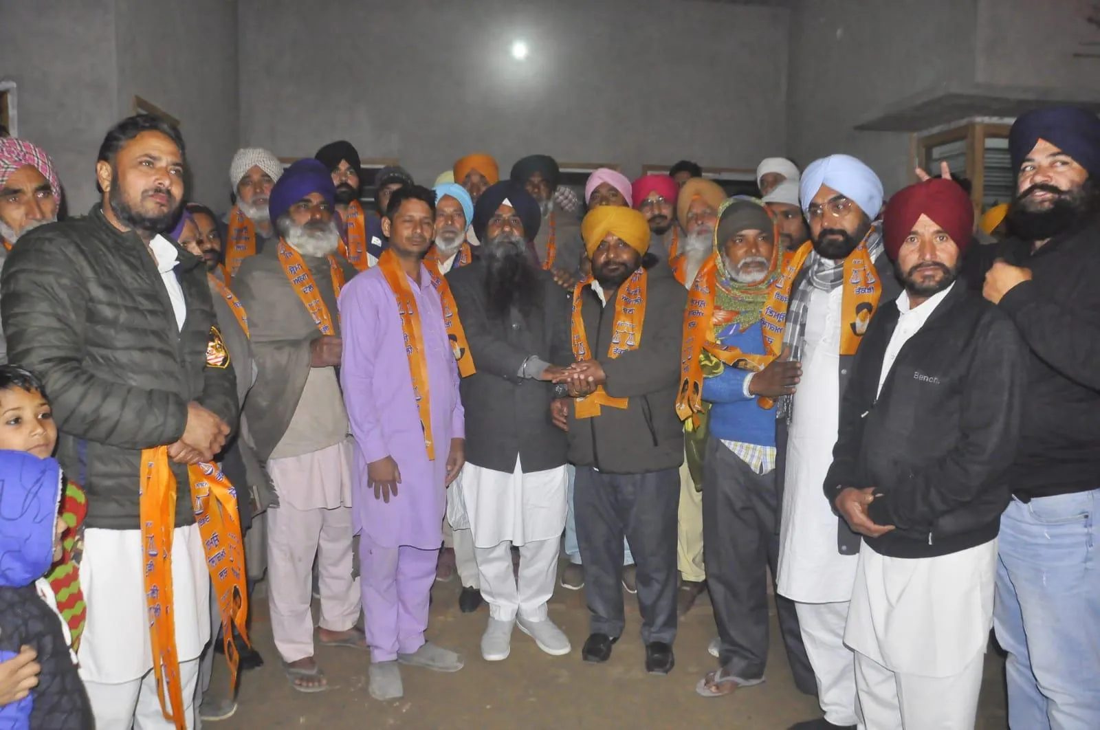 ਕਾਂਗਰਸ ਪਾਰਟੀ ਨੂੰ ਵੱਡਾ ਝਟਕਾ 40 ਕੱਟੜ ਕਾਂਗਰਸੀ ਪਰਿਵਾਰਾਂ ਨੇ ਫੜ੍ਹਿਆ ਸ਼੍ਰੋਮਣੀ ਅਕਾਲੀ ਦਲ ਬਾਦਲ ਦਾ ਪੱਲਾ  ਸ਼੍ਰੋਮਣੀ ਅਕਾਲੀ ਦਲ ਪਾਰਟੀ 'ਚ ਹਰ ਵਰਕਰ ਨੂੰ ਮਾਨ-ਸਨਮਾਨ ਮਿਲਦਾ-ਜੱਥੇਦਾਰ ਮਾਹਲਾ