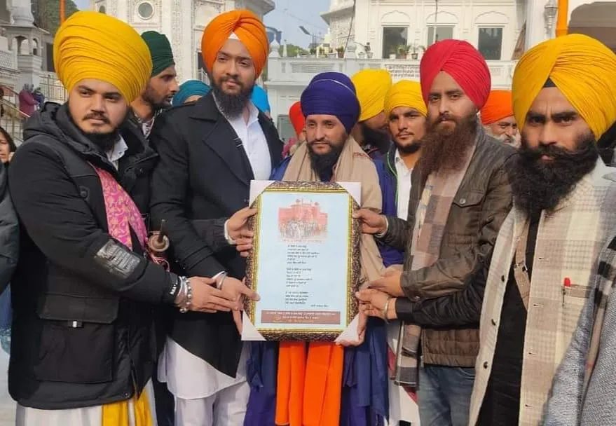 ਲਾਲ ਕਿਲ੍ਹੇ 'ਤੇ ਖ਼ਾਲਸਾਈ ਝੰਡਾ ਝੁਲਾਉਣ ਵਾਲੇ ਜੁਗਰਾਜ ਸਿੰਘ ਦਾ ਸ੍ਰੀ ਅਕਾਲ ਤਖ਼ਤ ਸਾਹਿਬ 'ਤੇ ਸਿੱਖ ਨੌਜਵਾਨ ਜਥੇਬੰਦੀਆਂ ਵੱਲੋਂ ਸਨਮਾਨ