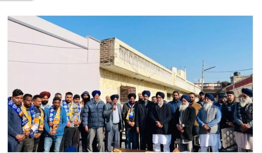 ਨਕੋਦਰ ‘ਚ ਕਾਂਗਰਸ ਨੂੰ ਕਰਾਰਾ ਝਟਕਾ, ਪਿੰਡ ਦੇ ਕਾਂਗਰਸੀ ਸਰਪੰਚ, ਪੰਚ ਆਪਣੇ ਸੈਂਕੜੇ ਸਾਥੀਆਂ ਸਮੇਤ ਅਕਾਲੀ ਦਲ ‘ਚ ਸ਼ਾਮਲ