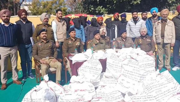 ਪੰਜਾਬ ਪੁਲਿਸ ਨੂੰ ਮਿਲੀ ਨਸ਼ੇ ਦੀ ਵੱਡੀ ਖੇਪ ! ਢਾਈ ਲੱਖ ਨਸ਼ੀਲੀਆਂ ਗੋਲੀਆਂ ਅਤੇ ਹਜ਼ਾਰਾਂ ਟੀਕਿਆਂ ਸਣੇ 6 ਕਾਬੂ