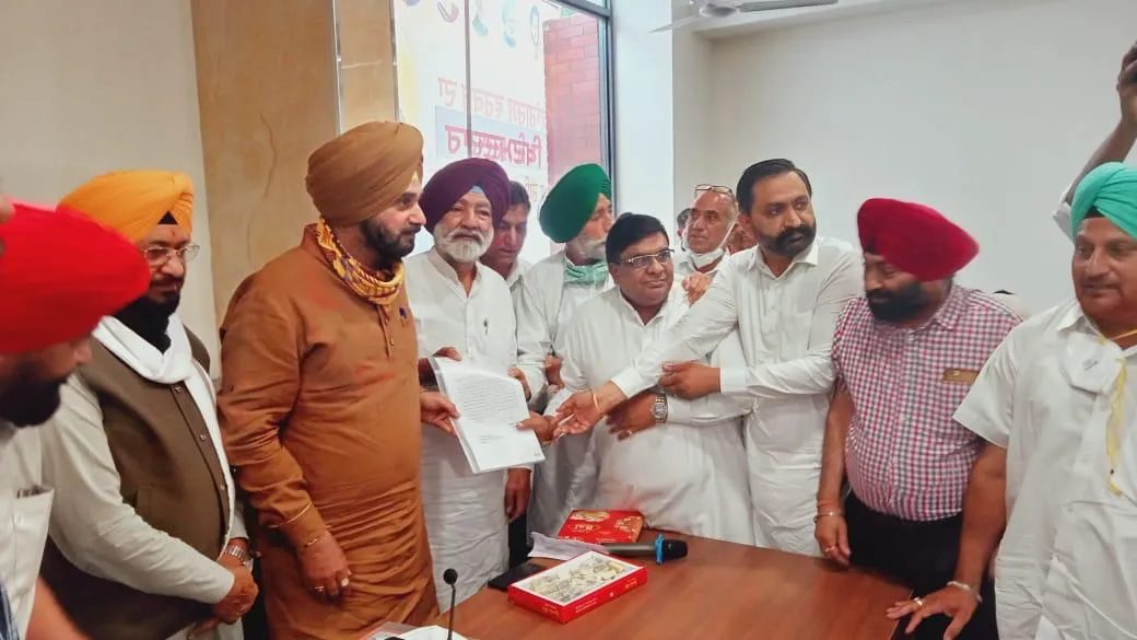 ਬੀ ਸੀ ਕਮਿਸ਼ਨ ਦੇ ਮੈਂਬਰਾਂ ਨੇ ਕੀਤੀ ਨਵਜੋਤ ਸਿੱਧੂ ਨਾਲ ਮੁਲਾਕਾਤ