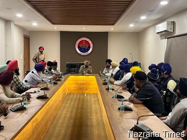 ਰੋਬਿਨ ਸਾਂਪਲਾ ਅਤੇ ਉਸ ਦੇ ਸਾਥੀਆਂ ਵੱਲੋਂ ਸਿੱਖ ਧਾਰਮਿਕ ਚਿੰਨ੍ਹ "ਖੰਡਾ ਸਾਹਿਬ" ਦੀ ਬੇਅਦਬੀ ਅਤੇ ਜਾਤੀਗਤ-ਧਾਰਮਿਕ ਦੰਗਿਆਂ ਦੀ ਸਾਜ਼ਿਸ਼ ਰਚਣ ਖਿਲਾਫ ਗ੍ਰਿਫਤਾਰੀ ਦੀ ਮੰਗ