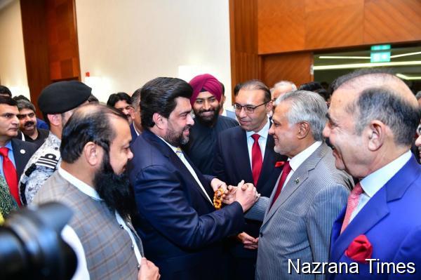 ਇਸਲਾਮਾਬਾਦ: ਉਪ ਪ੍ਰਧਾਨ ਮੰਤਰੀ ਅਤੇ ਵਿਦੇਸ਼ ਮੰਤਰੀ ਇਸਹਾਕ ਡਾਰ ਅਤੇ ਸਿੰਧ ਦੇ ਰਾਜਪਾਲ ਕਾਮਰਾਨ ਟੇਸੋਰੀ ਨੇ ਸਰਦਾਰ ਰਾਮ ਸਿੰਘ ਨਾਲ ਮੁਲਾਕਾਤ ਕੀਤੀ, ਸਿੱਖ ਭਾਈਚਾਰੇ ਦੀ ਭੂਮਿਕਾ ਦੀ ਸ਼ਲਾਘਾ ਕੀਤੀ