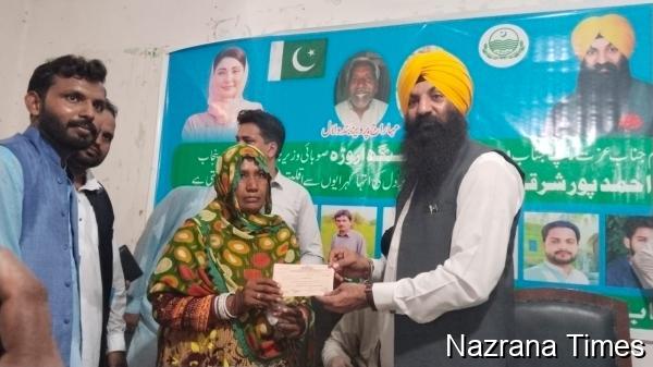 Ramesh Singh Arora Distributes Holi Grants in Ahmadpur East