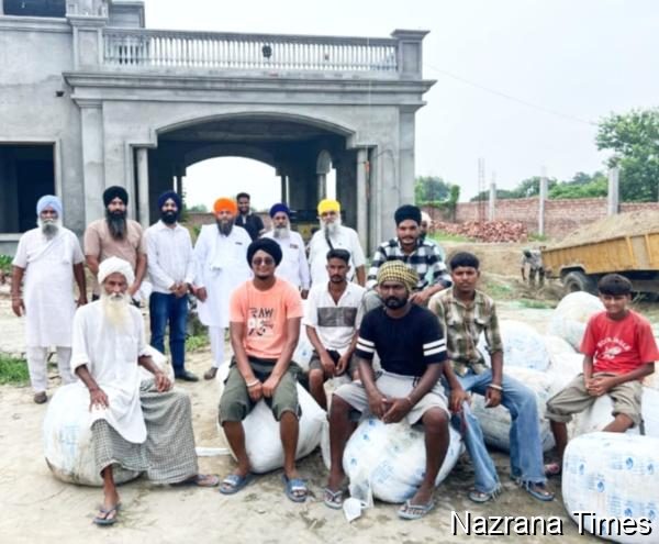 ਸਮਾਜ ਸੇਵੀ ਜਸਵੰਤ ਸਿੰਘ ਮਿੰਟੂ ਕੈਨੇਡਾ ਵਲੋਂ ਭੇਜੀ ਸਹਾਇਤਾ ਰਾਸ਼ੀ ਨਾਲ ਕਿਸਾਨਾਂ ਨੂੰ ਪਸ਼ੂਆਂ ਲਈ ਦਿੱਤਾ ਚਾਰਾ