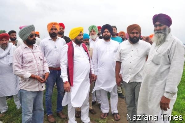 ਕੈਬਨਿਟ ਮੰਤਰੀ ਈਟੀਓ ਤੇ ਵਿਧਾਇਕ  ਲਾਲਪੁਰਾ ਵੱਲੋਂ ਦਰਿਆਈ ਪਾਣੀ ਨਾਲ ਪ੍ਰਭਾਵਿਤ ਪਿੰਡਾਂ ਦਾ ਦੌਰਾ