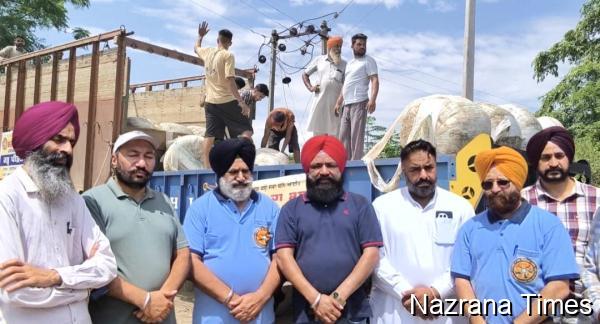 ਸਰੱਬਤ ਦਾ ਭਲਾ ਟਰੱਸਟ ਨੇ ਰਾਜਾਸਾਂਸੀ ਹਲਕੇ ਦੇ ਹੜ੍ਹ ਪੀੜਤਾਂ ਨੂੰ ਵੰਡਿਆ 20 ਟਨ ਪਸ਼ੂ-ਚਾਰਾ