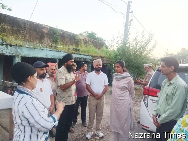 ਡਿਪਟੀ ਕਮਿਸ਼ਨਰ ਨੇ ਹੜ੍ਹ ਪ੍ਰਭਾਵਿਤ ਇਲਾਕਿਆਂ ਦਾ ਦੌਰਾ ਕਰਕੇ ਦਿੱਤੇ ਸਖ਼ਤ ਨਿਰਦੇਸ਼, ਸੱਤ ਦਿਨ ‘ਚ ਮੰਗੀ ਰਿਪੋਰਟ