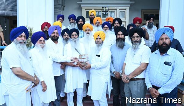 ਯੂਐਸਏ ਨਿਵਾਸੀ ਸ. ਦਲਬੀਰ ਸਿੰਘ ਦੇ ਪਰਿਵਾਰ ਵੱਲੋਂ ਹੜ੍ਹ ਪੀਵਤਾਂ ਦੀ ਸਹਾਇਤਾ ਲਈ ਸ਼੍ਰੋਮਣੀ ਕਮੇਟੀ ਨੂੰ ਦਿੱਤੇ 5 ਲੱਖ ਰੁਪਏ