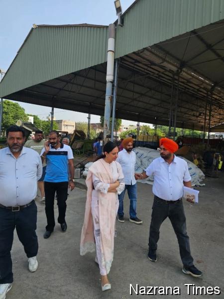 ਵਧੀਕ ਡਿਪਟੀ ਕਮਿਸ਼ਨਰ (ਵਿਕਾਸ) ਅਤੇ (ਜ) ਨੇ ਜ਼ਿਲ੍ਹੇ ਦੀਆਂ ਮੰਡੀਆਂ ਦਾ ਦੌਰਾ, ਪ੍ਰਬੰਧਾਂ ਦਾ ਲਿਆ ਜਾਇਜਾ