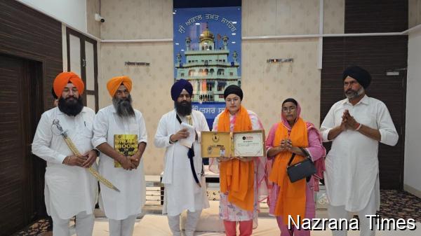 Jathedar Gargajj Honours Gursikh Girl Gursharan Kaur Who Wrote Eight Poems in Just One and a Half Minutes