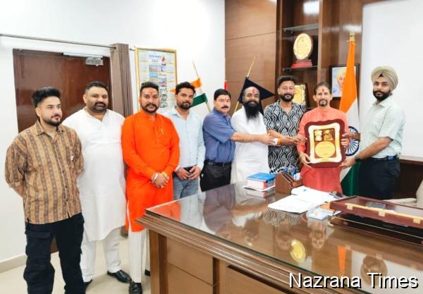 ਰਾਸ਼ਟਰੀ ਭਗਵਾਂ ਸੈਨਾ ਸੰਗਠਨ ਵੱਲੋਂ ਐਸਐਸਪੀ ਦਿਹਾਤੀ ਮਨਿੰਦਰ ਸਿੰਘ ਦਾ ਸਨਮਾਨ