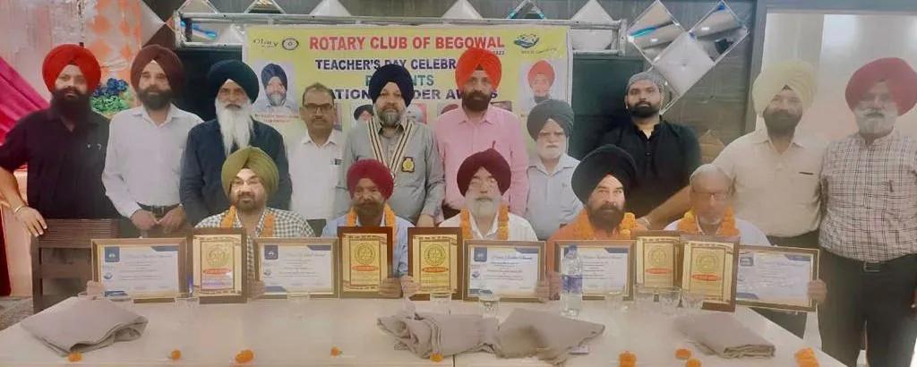 ਰੋਟਰੀ ਕਲੱਬ ਬੇਗੋਵਾਲ ਵੱਲੋਂ ਉਘੇ ਚਿੰਤਕ ਡਾ ਆਸਾ ਸਿੰਘ ਘੁੰਮਣ ਸਮੇਤ 5 ਹੋਣਹਾਰ ਅਧਿਆਪਕਾਂ ਦਾ ਸਨਮਾਨ ਕੀਤਾ