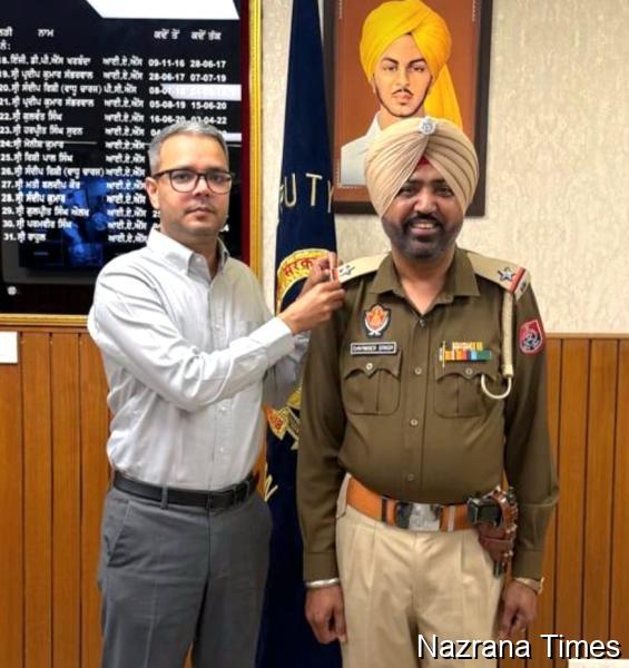 ASI ਵਜੋਂ ਪਦਉੱਨਤ ਦਵਿੰਦਰ ਸਿੰਘ ਨੂੰ DC ਤਰਨਤਾਰਨ ਨੇ ਲਗਾਏ ਥਾਣੇਦਾਰ ਦੇ ਸਟਾਰ