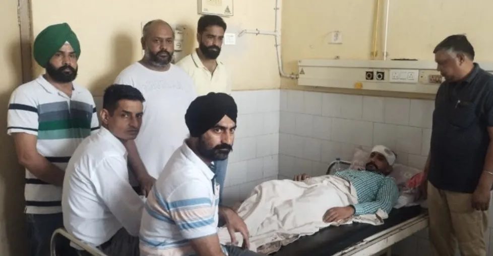 ਥਾਣੇਦਾਰ ਨੇ ਅਦਾਲਤ ਜਾਂਦੇ ਵਕੀਲ ਦਾ ਪਾੜਿਆ ਸਿਰ, ਥਾਣੇਦਾਰ ਮੁਅੱਤਲ, ਮਾਮਲਾ ਦਰਜ