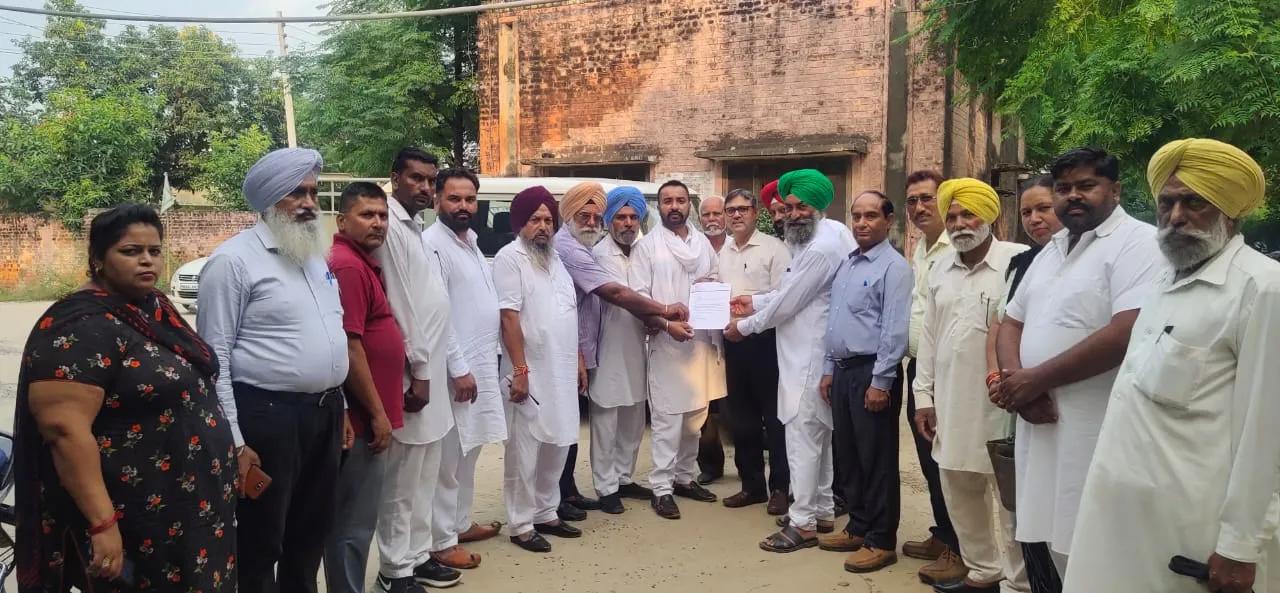 ਭੋਗਪੁਰ ਦੇ ਇਲਾਕੇ ਵਿੱਚ ਚਿੱਪ ਵਾਲੇ  ਬਿਜਲੀ ਮੀਟਰ ਲਗਾਉਣ ਨਾ ਆਉਣ ਮੁਲਾਜ਼ਮ :  ਇਲਾਕਾ ਦੇ ਸਰਪੰਚਾਂ ਵੱਲੋਂ ਅਪੀਲ