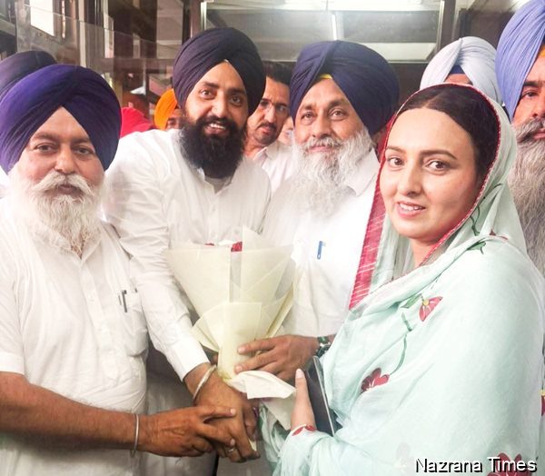 ਹਲਕਾ ਇੰਚਾਰਜ ਬੀਬਾ ਰਮਨਦੀਪ ਕੌਰ ਵਲੋਂ ਪਾਰਟੀ ਪ੍ਰਧਾਨ ਸੁਖਬੀਰ ਸਿੰਘ ਬਾਦਲ ਨਾਲ ਮੁਲਾਕਾਤ