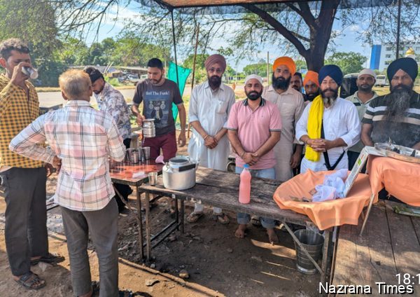 ਸ਼ਹੀਦਾਂ ਦੇ ਸਿਰਤਾਜ ਸ਼੍ਰੀ ਗੁਰੂ ਅਰਜਨ ਦੇਵ ਸਾਹਿਬ ਜੀ ਦੀ ਸ਼ਹੀਦੀ ਨੂੰ ਸਮਰਪਿਤ ਉਦਾਸੀ ਡੇਰਾ ਸਮਾਧੀ ਬਾਬਾ ਸਰਵ ਦੇਵ ਸੋਸਾਇਟੀ ਸੋਹਾਣਾ ਦੇ ਮੈਂਬਰਾਂ ਵੱਲੋਂ ਠੰਡੇ ਮਿੱਠੇ ਜਲ ਦੀ ਲਗਾਈ ਛਬੀਲ : ਸੇਵਾਦਾਰ ਸ਼ੇਰ ਸਿੰਘ ਬੈਦਵਾਣ