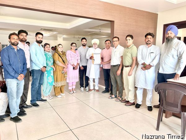 ਸਰਕਾਰ ਤੋਂ ਅੱਕੇ ਥੱਕੇ ਐਨ ਐੱਚ ਐਮ  ਕਰਮਚਾਰੀਆਂ ਵਿਚ ਰੋਸ਼ ਦੀ ਲਹਿਰ ਐਮ ਐਲ ਏ ਰਾਣਾ ਗੁਰਜੀਤ ਸਿੰਘ ਨੂੰ ਮੰਗ ਪੱਤਰ ਦਿੱਤਾ