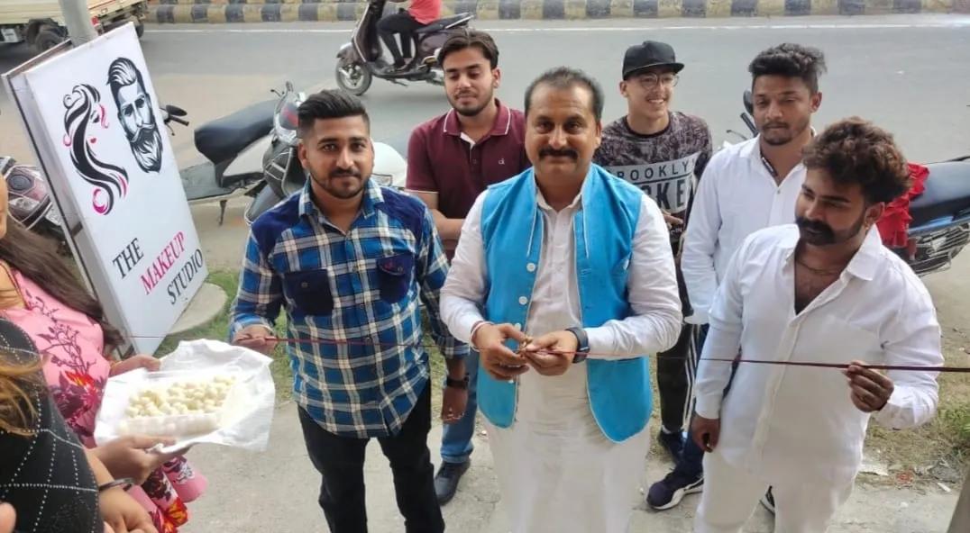 ਮੇਕਅੱਪ ਸਟੂਡੀਓ ਸਲੂਨ ਐਂਡ ਅਕੈਡਮੀ ਦਾ ਡਿਪਟੀ ਮੇਅਰ ਵਿਕਰਮ ਮਹਾਜਨ ਨੇ ਕੀਤਾ ਉਦਘਾਟ