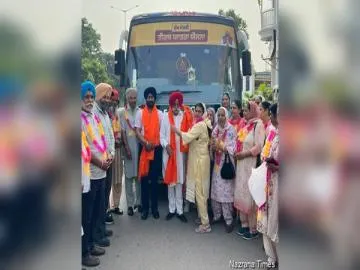 ਮੁੱਖ ਮੰਤਰੀ ਤੀਰਥ ਯਾਤਰਾ ਯੋਜਨਾ ਵਿਧਾਇਕ ਕੁਲਵੰਤ ਸਿੰਘ ਦੀ ਦੇਖ-ਰੇਖ 'ਚ ਮੋਹਾਲੀ ਤੋਂ ਸ੍ਰੀ ਅੰਮ੍ਰਿਤਸਰ ਸਾਹਿਬ ਲਈ ਬਸ ਹੋਈ ਰਵਾਨਾ...