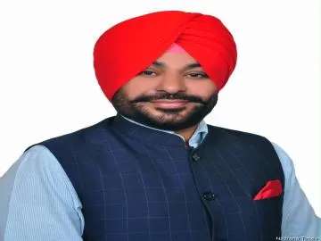 ਪਰਮਿੰਦਰ ਸਿੰਘ ਝੋਟਾ ਦੀ ਸ਼ਹਾਦਤ ਨੂੰ ਨਮਨ ਕਰਦੇ ਹੋਏ ਸ਼੍ਰੋਮਣੀ ਅਕਾਲੀ ਦਲ ਨੇ  ਦੁਸ਼ਹਿਰੇ ਦੇ ਪ੍ਰੋਗਰਾਮ ਕੀਤੇ ਰੱਦ-ਐਚਐਸ ਵਾਲੀਆ