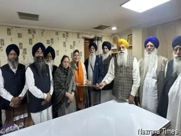 UK MP Preet Kaur Gill Pays Obeisance at Sachkhand Sri Harmandar Sahib; Honoured by SGPC President Advocate Harjinder Singh Dhami