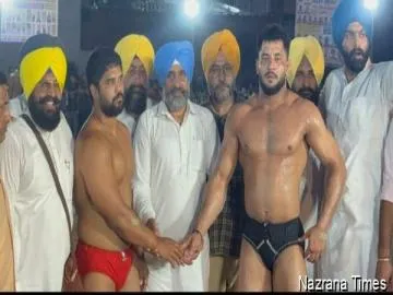 ਮਟੌਰ ਵਿਖੇ ਕੁਸ਼ਤੀ ਦੰਗਲ 'ਚ ਕਾਲੀ ਚਰਨ ਮਾਹਾਰਾਸਟਰ ਨੇ ਕਾਲੂ ਬਾਹੜੋਵਾਲ ਨੂੰ ਹਰਾ ਕੇ ਜਿੱਤਿਆ ਡੇਢ ਲੱਖ ਦਾ ਇਨਾਮ :