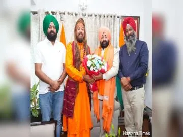ਰਾਜਪਾਲ ਲੈਫਟੀਨੈਂਟ ਜਨਰਲ ਗੁਰਮੀਤ ਸਿੰਘ ਨਾਲ ਡਾ. ਸਵਾਮੀ ਭੂਪੇਂਦਰ ਗਿਰੀ ਡੇਹਰੀਵਾਲ ਦੀ ਮੁਲਾਕਾਤ