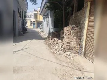 ਜੱਟਪੁਰਾ ’ਚ ਗਲੀ ’ਤੇ ਕਬਜ਼ੇ ਦਾ ਮਾਮਲਾ ਗਰਮਾਇਆ, ਇੱਟਾਂ-ਰੋੜੀਆਂ ਦੇ ਢੇਰ ਦੇ ਨਾਲ ਲਗਾਏ ਰੁੱਖਾਂ ਕਾਰਨ ਲੋਕ ਪ੍ਰੇਸ਼ਾਨ