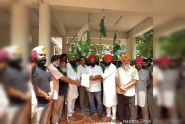 ਭਾਰਤੀ ਕਿਸਾਨ ਯੂਨੀਅਨ ਡਕੌਂਦਾ ਦੇ ਵਲੋਂ ਮੰਡੀ ਬੋਰਡ ਦਫਤਰ ਦੇ ਬਾਹਰ ਲਗਾਏ ਧਰਨੇ ਨੂੰ ਚੇਅਰਮੈਨ ਇੰਡੀਅਨ ਨੇ ਕਰਵਾਇਆ ਖਤਮ