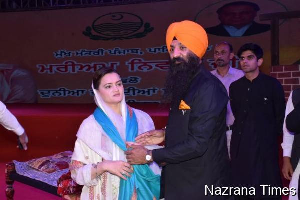 Punjab Minister Marriyum Aurangzeb Greets Sikh Pilgrims at Hazuri Bagh