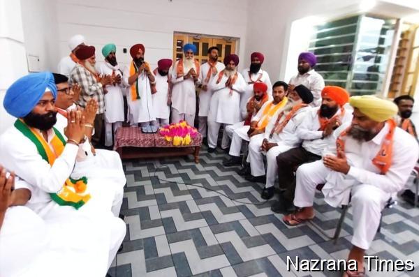 ਖਡੂਰ ਸਾਹਿਬ ਵਿਖੇ ਜ਼ਿਲ੍ਹਾ ਪ੍ਰਧਾਨ ਹਰਜੀਤ ਸਿੰਘ ਸੰਧੂ ਦੀ ਅਗਵਾਈ ਹੇਠ ਦੋ ਪੰਚਾਇਤ ਮੈਂਬਰ ਅਨੇਕਾਂ ਪਰਿਵਾਰਾਂ ਸਮੇਤ ਭਾਜਪਾ ਵਿੱਚ ਸ਼ਾਮਲ