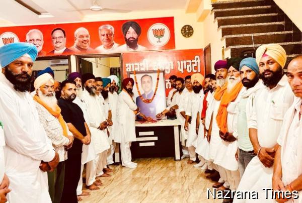 ਜ਼ਿਲ੍ਹਾ ਪ੍ਰਧਾਨ ਹਰਜੀਤ ਸਿੰਘ ਸੰਧੂ ਅਤੇ ਸਮੁੱਚੇ ਸਾਥੀਆਂ ਵਲੋਂ ਸਾਬਕਾ ਮੁੱਖ ਮੰਤਰੀ ਵਿਜੈ ਰੂਪਾਨੀ ਅਤੇ ਯਾਤਰੀਆਂ ਨੂੰ ਸ਼ਰਧਾਂਜਲੀ ਭੇਂਟ