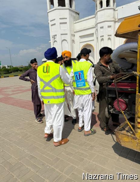 करतारपुर साहिब सरोवर में बाढ़ राहत सेवा कर रहे हैं UNITED SIKHS के स्वयंसेवक