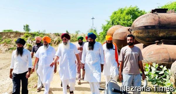 ਹੜ੍ਹ ਪੀੜਤਾਂ ਦੀ ਸਾਰ ਲੈਣ ਪਹੁੰਚੇ ਬ੍ਰਹਮਪੁਰਾ,ਸਰਕਾਰ ਦੀ ਗੈਰ-ਮੌਜੂਦਗੀ 'ਚ ਕੋਲੋਂ ਦਿੱਤੀ ਮਾਲੀ ਮਦਦ